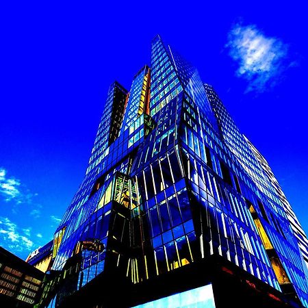 Swissotel Сараево Екстериор снимка The building at night