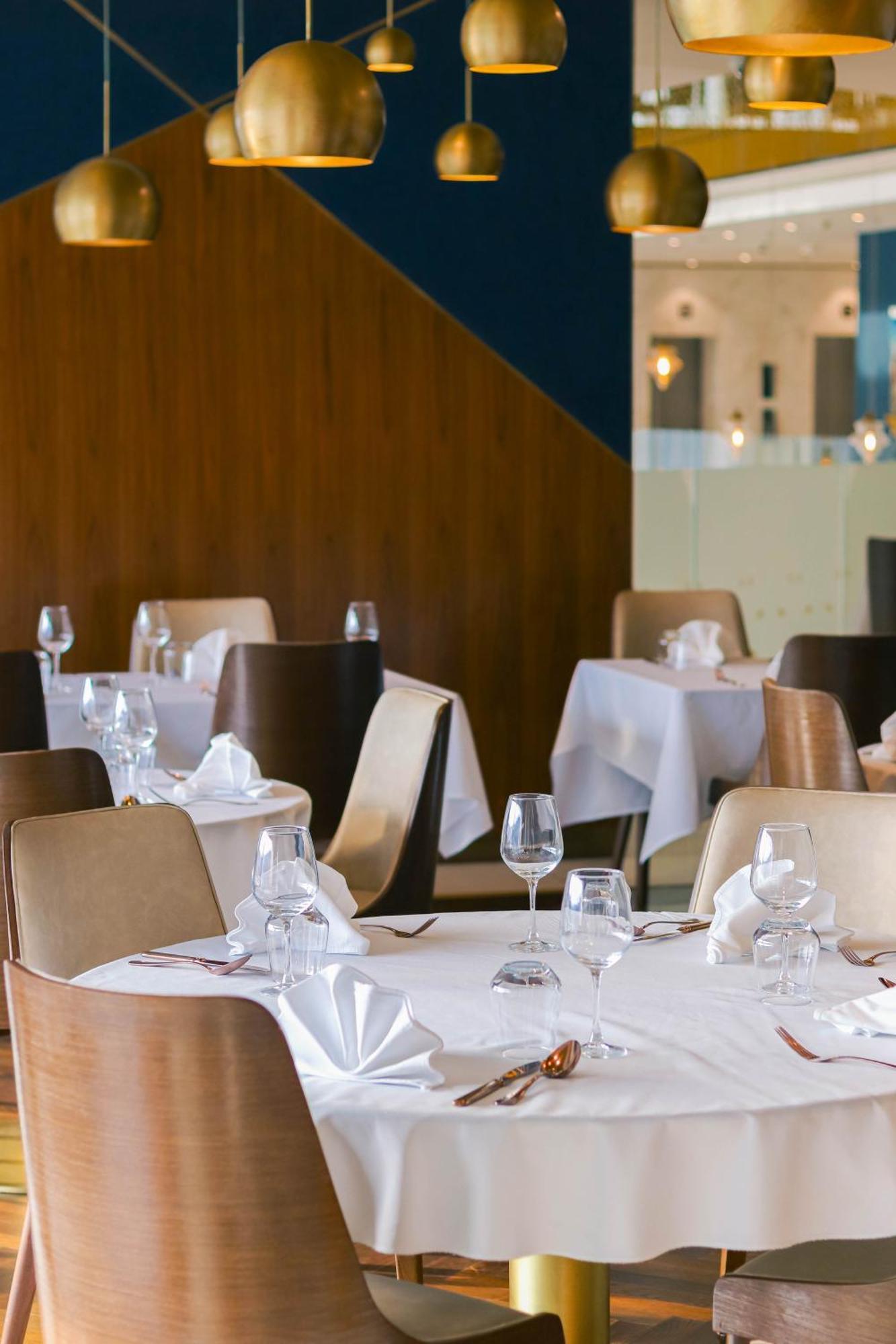 Swissotel Сараево Екстериор снимка Restaurant interior