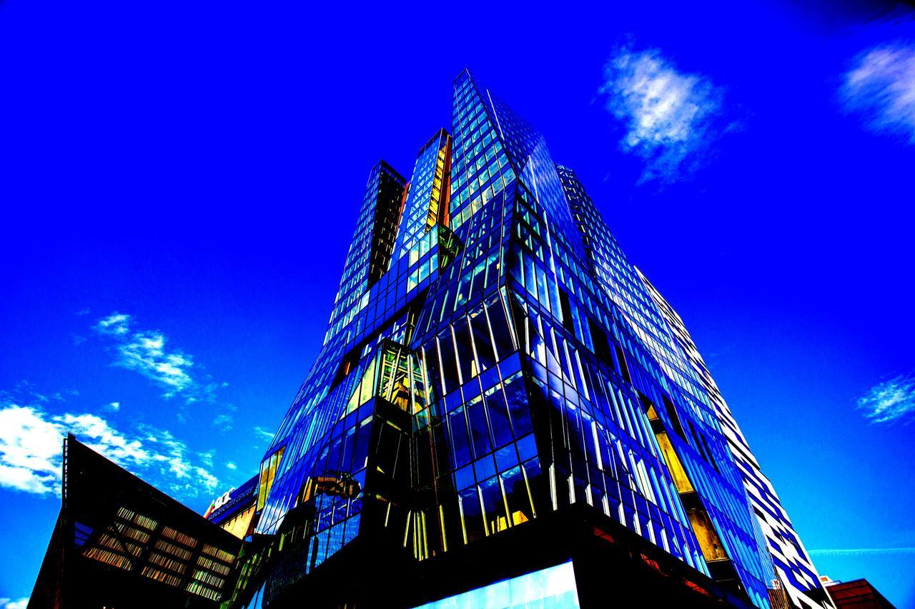 Swissotel Сараево Екстериор снимка The building at night