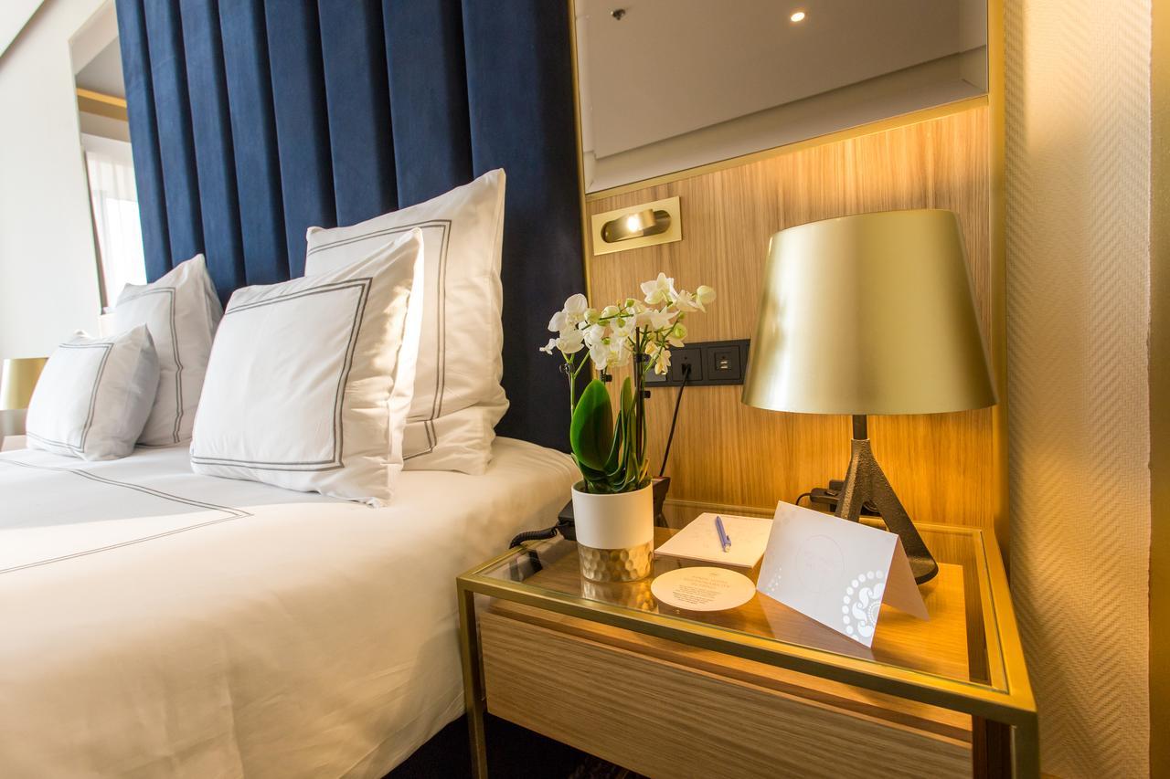 Swissotel Сараево Екстериор снимка A bedside table