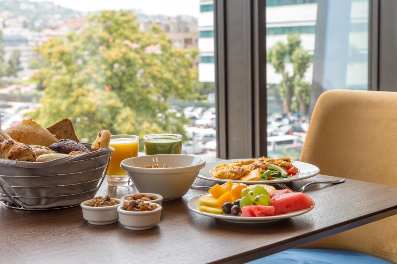 Swissotel Сараево Екстериор снимка Breakfast at the hotel