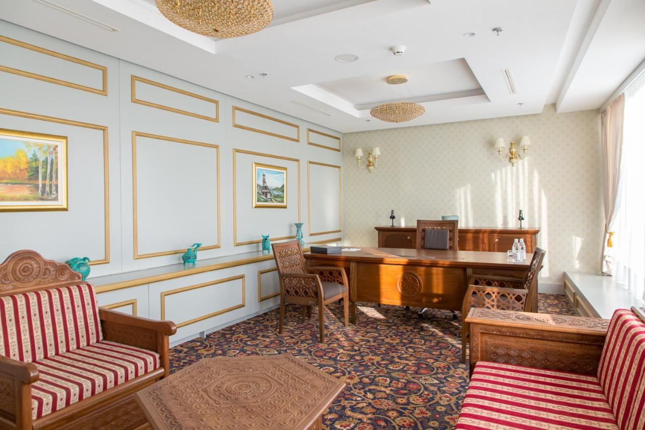 Swissotel Сараево Екстериор снимка The office of the President of the University